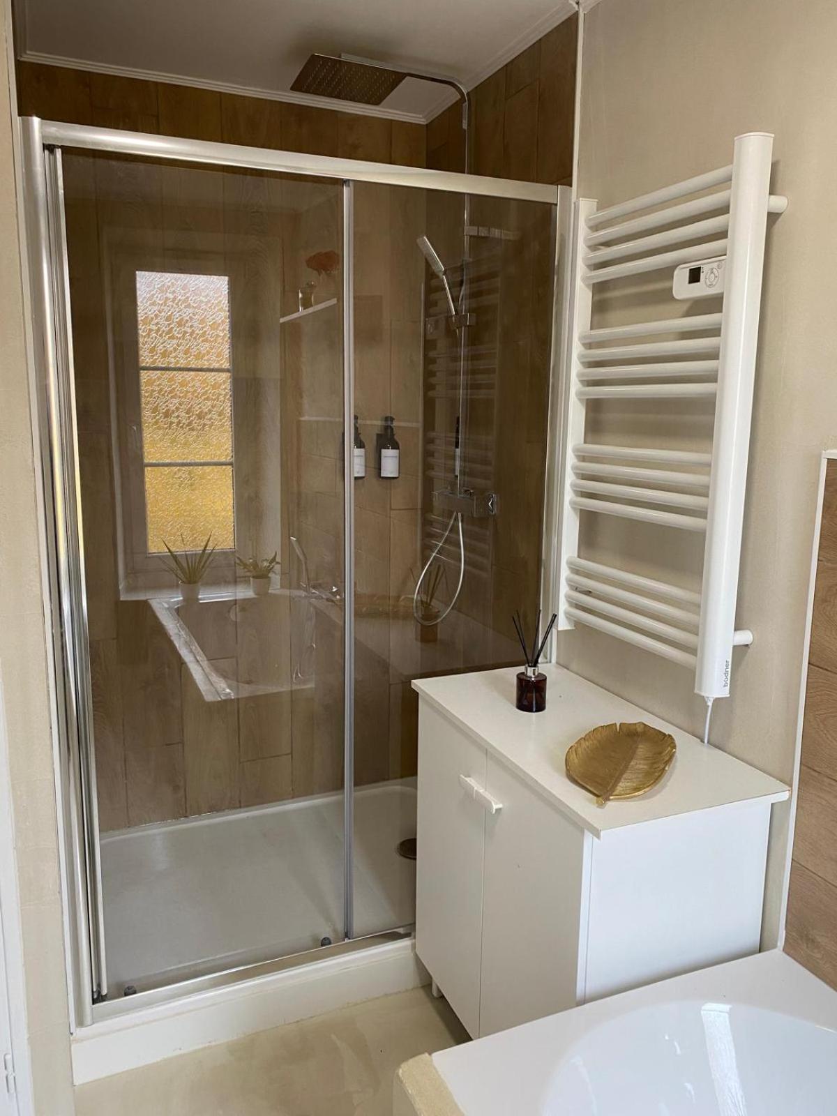 Familiale Independante Avec Salle De Bain Privee Homestay Poitiers